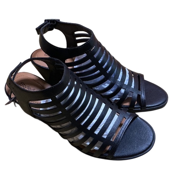 Style & Co. Black Strappy Low Heels, Sexy, Open-Toe, Size 6.5, New - Picture 5 of 9